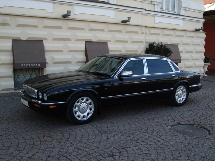 Ягуар Даймлер супер v8
