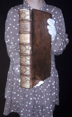 Антикварный фолиант по медицине, 1739 год.